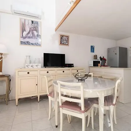 Appartement Duplex A 500 M Du Port D'hyeres Lesclesdenicole Le Pradet